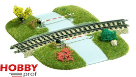 Railway level crossing for curved track