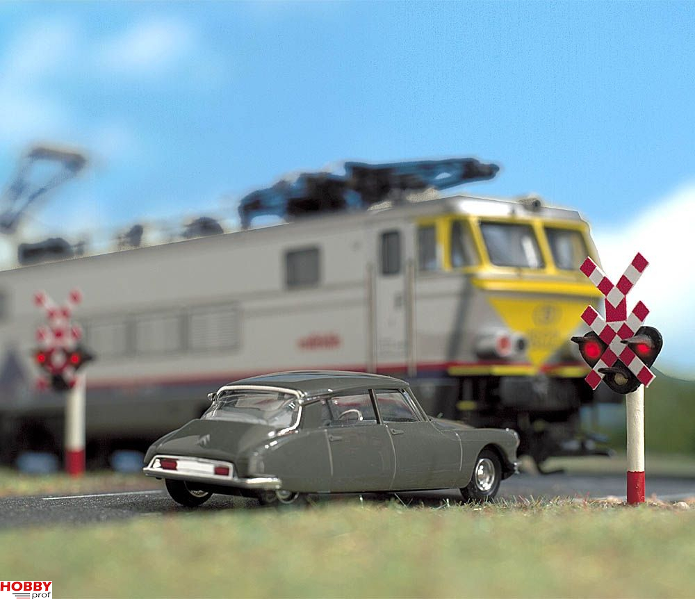 Busch Flashing Lights For Level Crossing Belgium Schaal 1 87 H0 Hobbyprof Busch Flashing Lights For Level Crossing Belgium Schaal 1 87 H0 Hobbyprof
